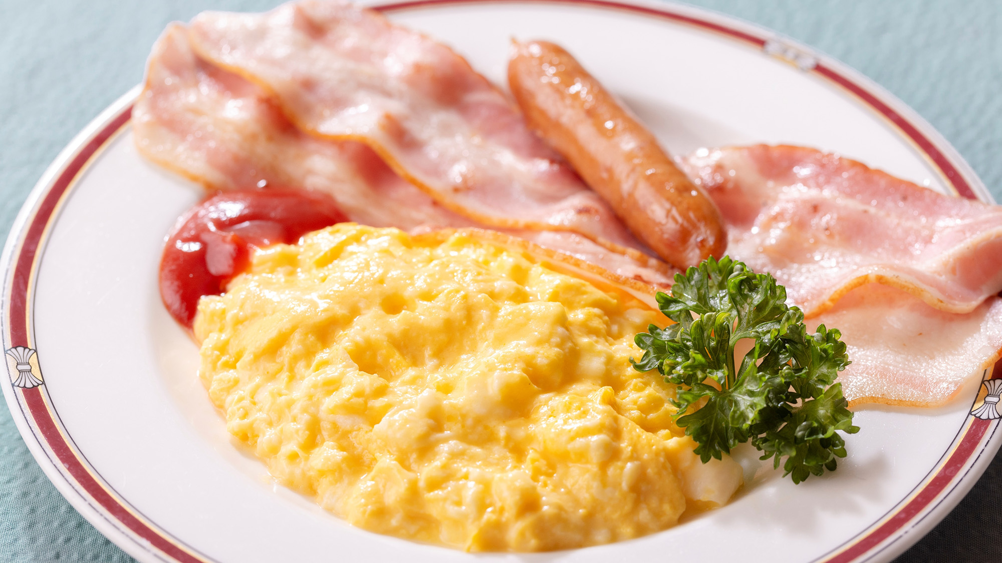 朝食（洋定食）卵料理をメインにパン・スープ・サラダ等をご用意