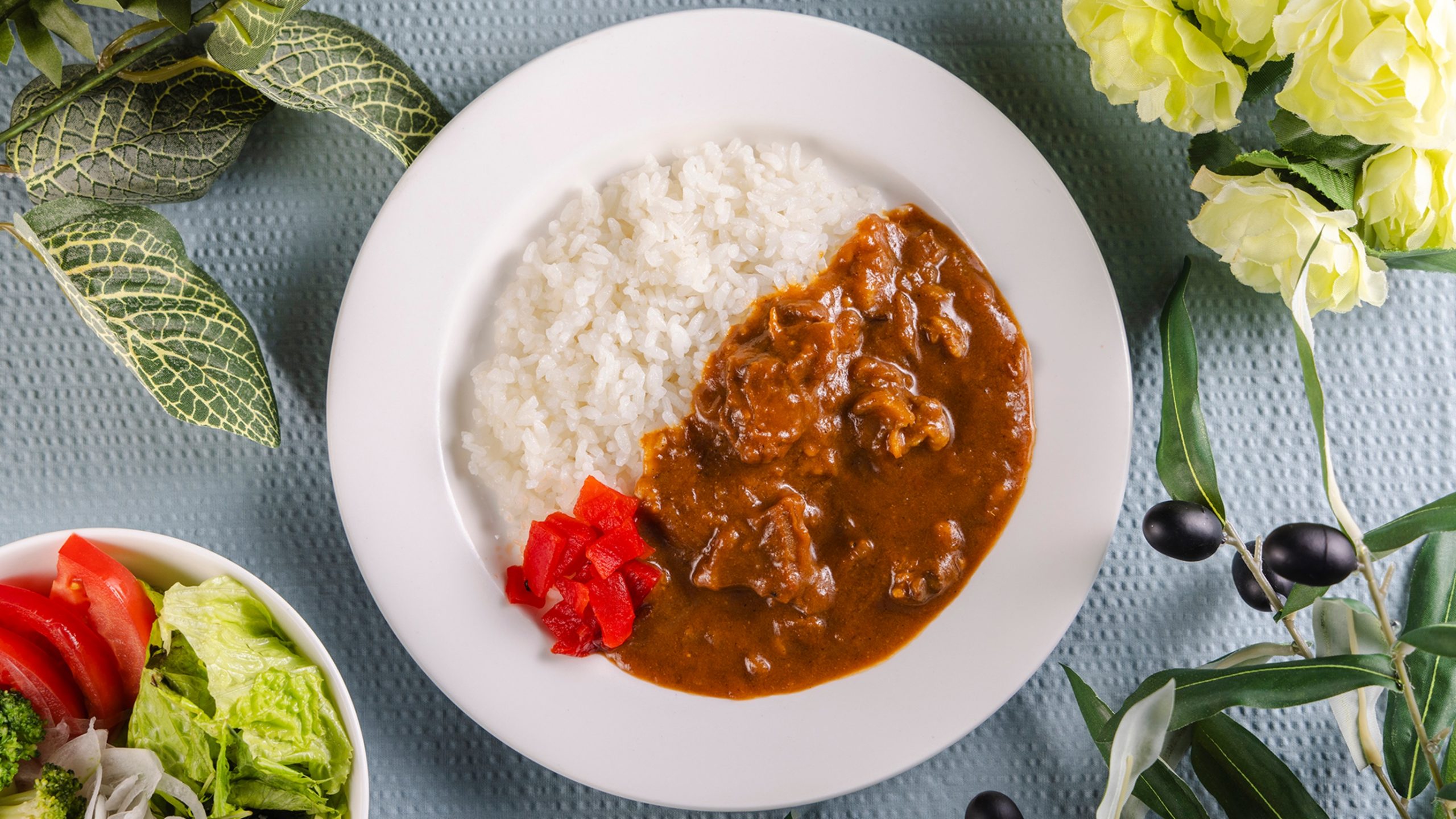 【朝食ビュッフェ】おくちの中でトロトロほどける「牛タンカレー」辛さ控えめで、お子様にも