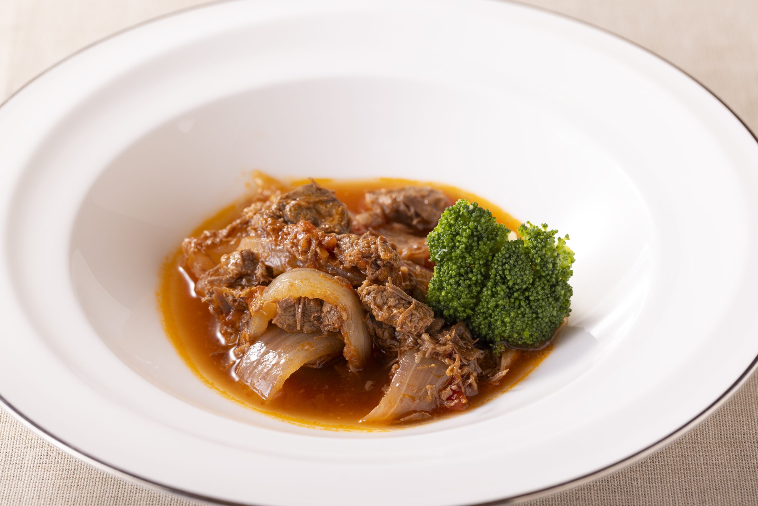 朝食ビュッフェ　馬肉のトマト煮込み (1)