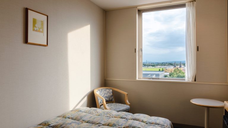 All single rooms feature Simmons beds. Spacious at 15 square meters × 140 cm wide; accommodates up to two guests.