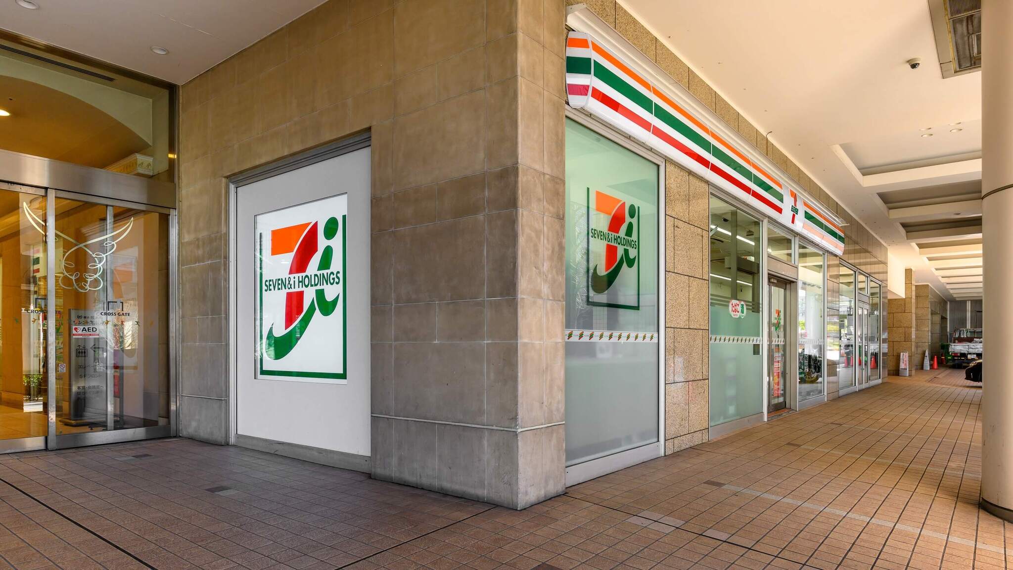 1階コンビニエンスストア