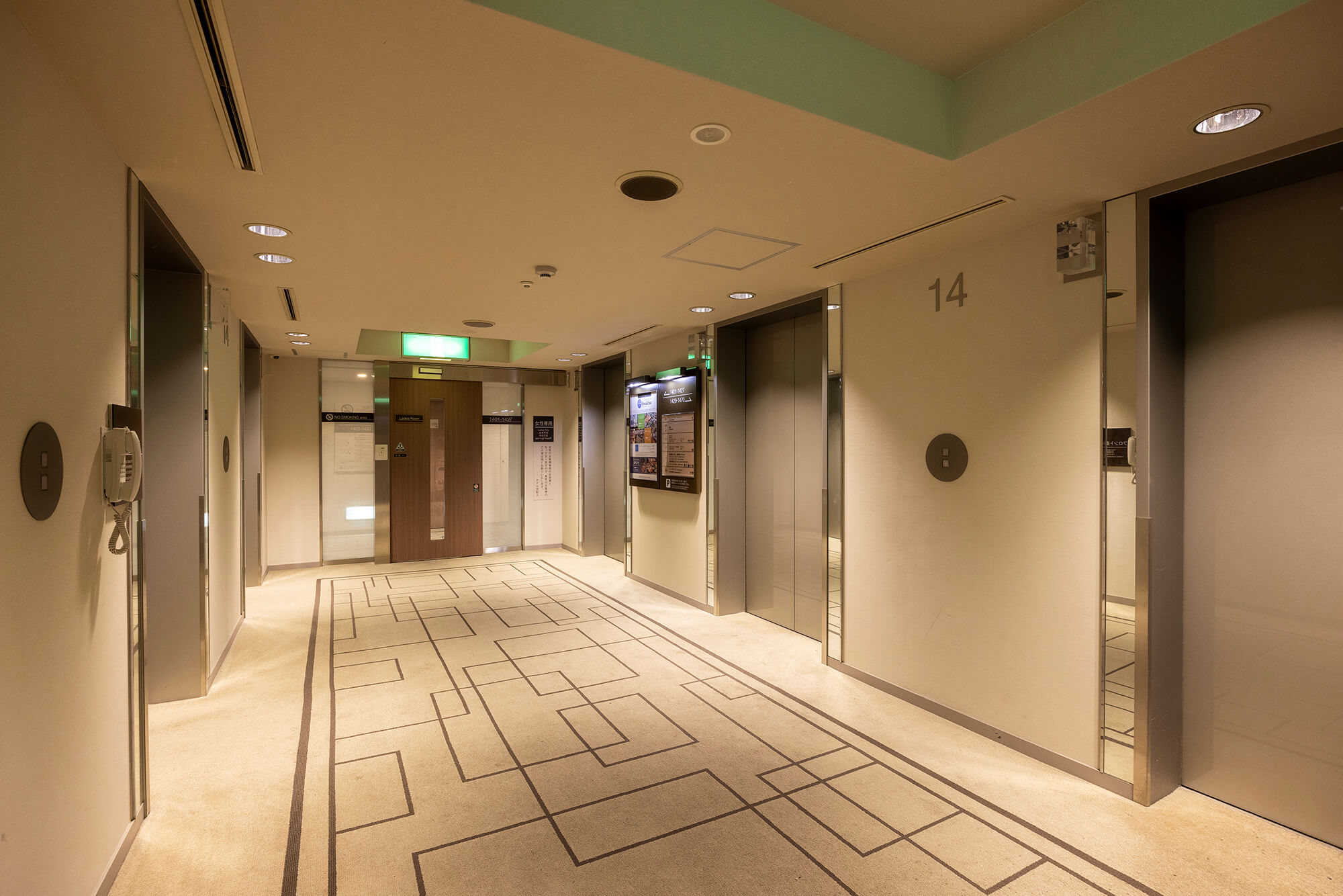 【本館】レディースフロア入口