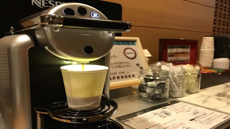 This is a café area reserved for hotel guests. THE FUJITA MEMBERS members can use it for free♪ For non-members, it’s 100 yen per drink.