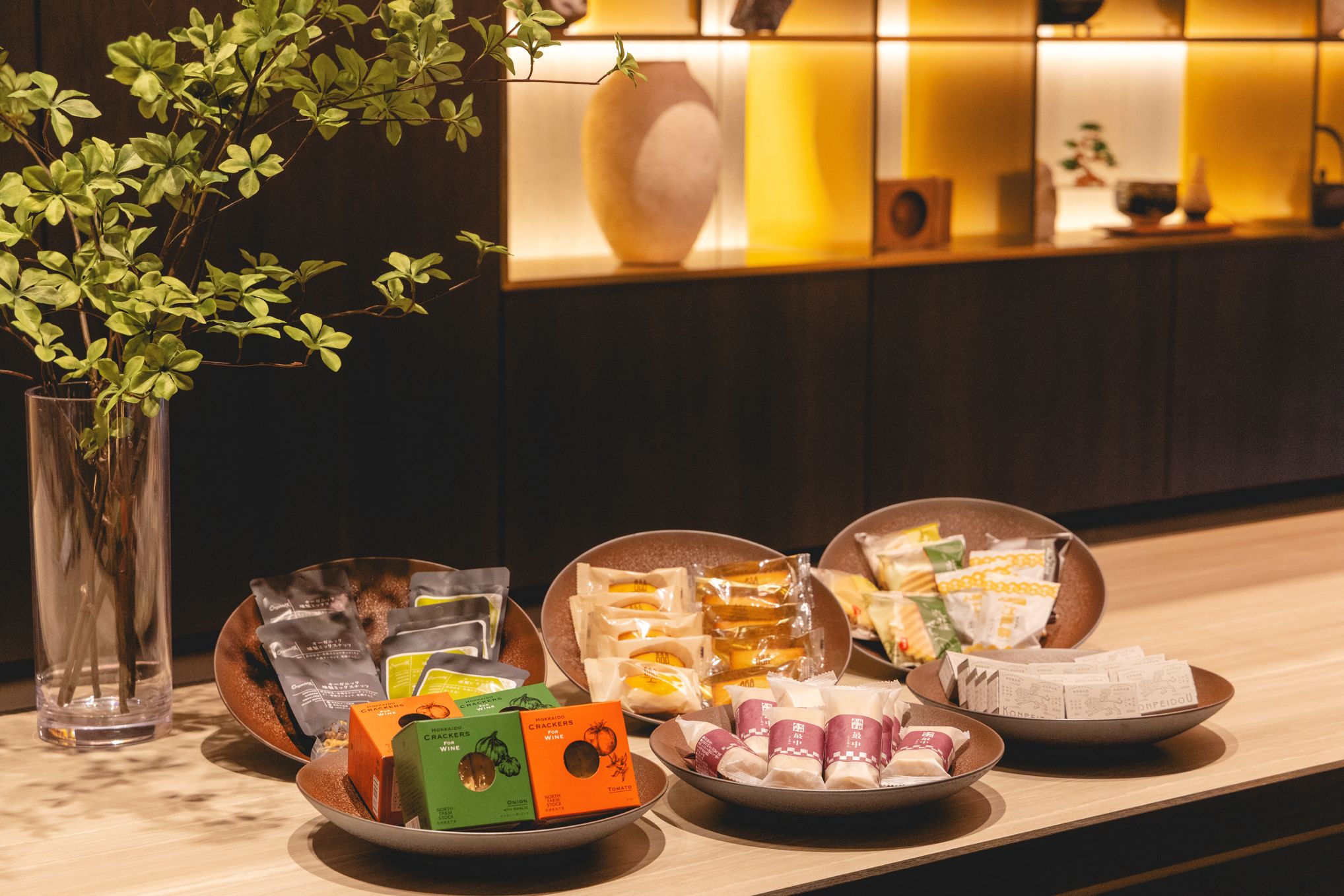 【ラウンジ 茶寮】セルフサービスのお菓子イメージ