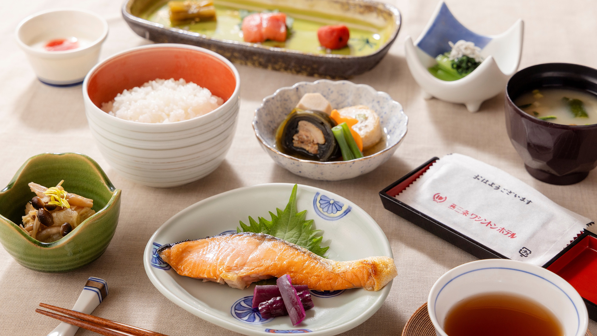 朝食（和定食）ご飯と味噌汁はお代わり自由美味しいおかずと新潟のコシヒカリをご用意4