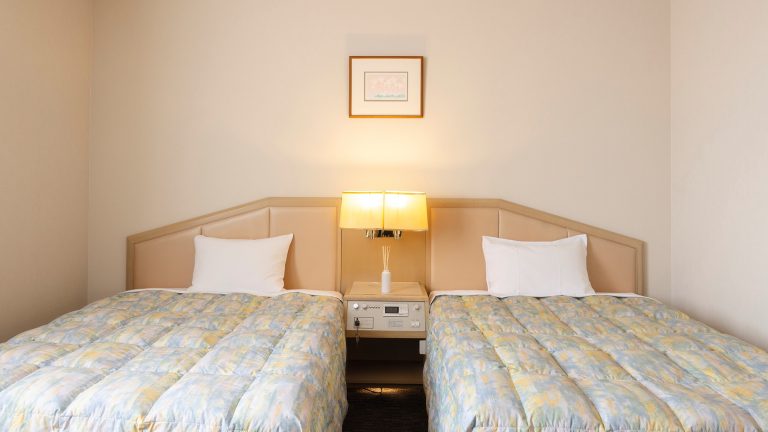 All twin-bed rooms feature Simmons beds. Spacious 24-square-meter rooms with two 120-cm-wide beds. 3
