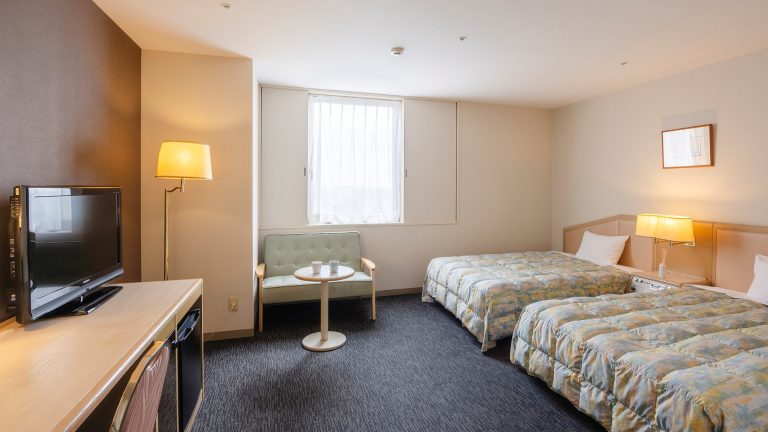 All twin-bed rooms feature Simmons beds. Spacious 24 square meters with two 120-cm-wide beds. 2