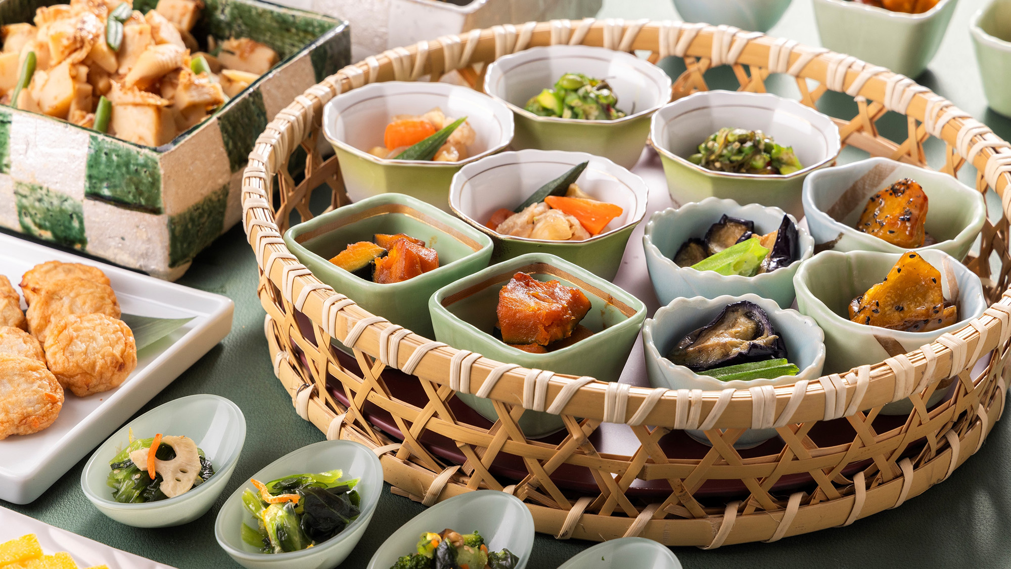 【朝食】別館1階ふじたごはんがすすむ、和の惣菜を種類豊富にご用意しております