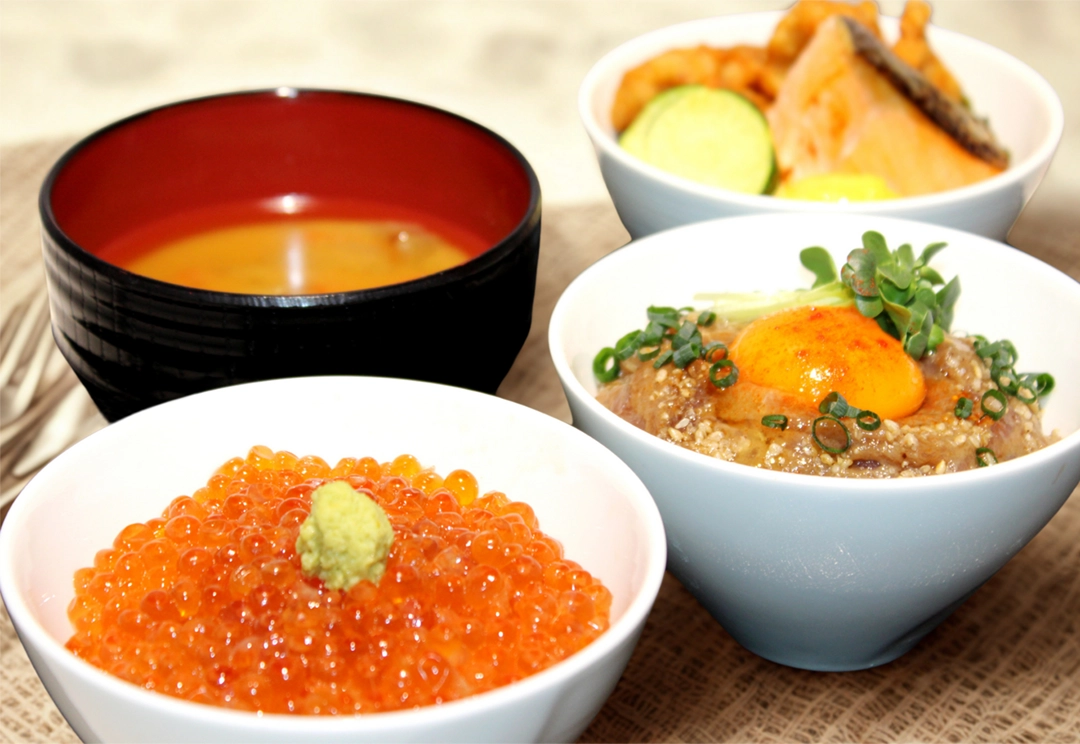 【ミニ丼三種セット】 サムネイル