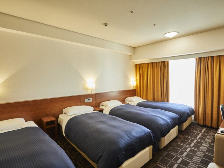 ◆Triple Room: We can also accommodate groups of up to 4 adults.