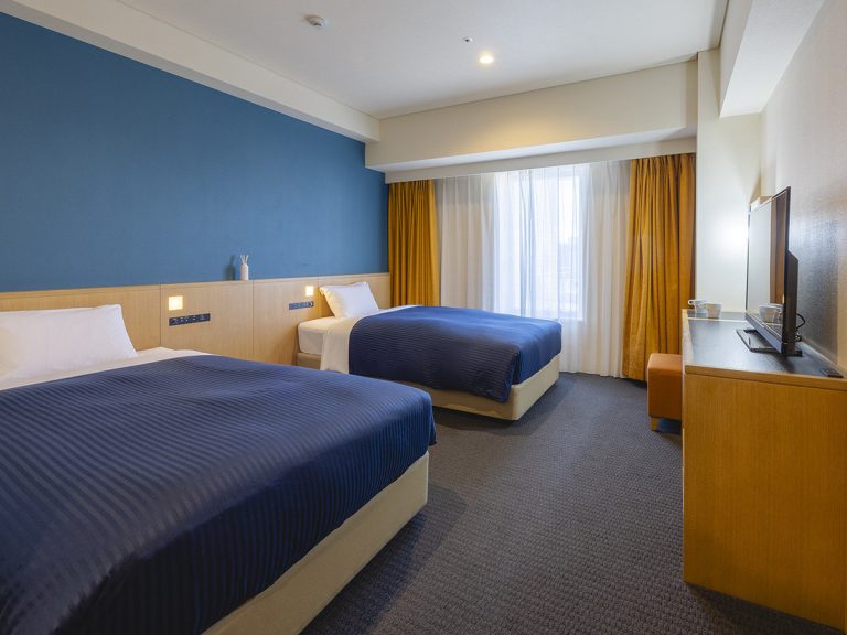 ◆Universal Twin Room (27.3 m²): A spacious, barrier-free room where guests can move about comfortably in a wheelchair.