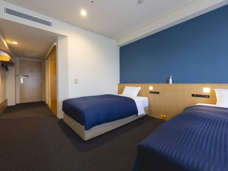◆Universal Twin Room (27.3 m²): A spacious, barrier-free room where guests can move about comfortably in a wheelchair.